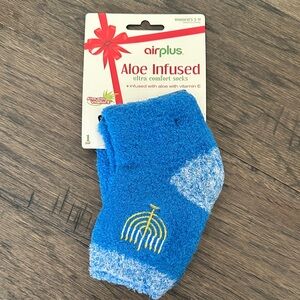 airplus Aloe Infused Ultra Comfort Socks - Hanukkah Blue Design